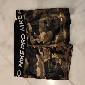 Nike Pro Compression Shorts CAMO 3 inch length NWT SIZE MEDIUM